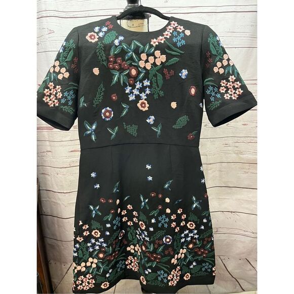Context -Lord and Taylor size 6 black dress‎ with flowers (2092) - Picture 1 of 5